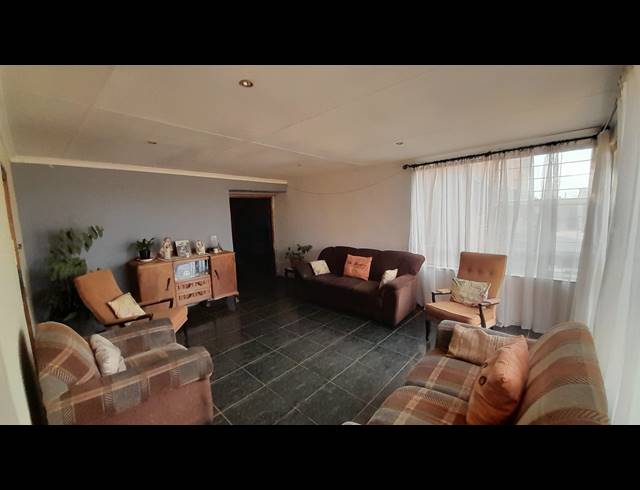 5 BEDROOM HOUSE FOR SALE IN KLIPPOORTJE